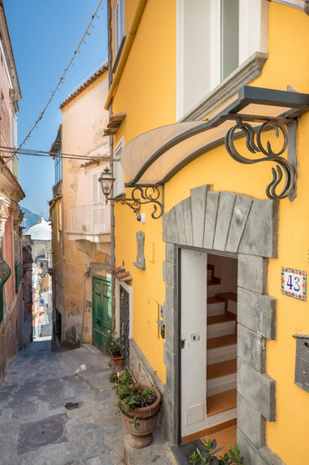 Others 2, Ilary House, Salerno