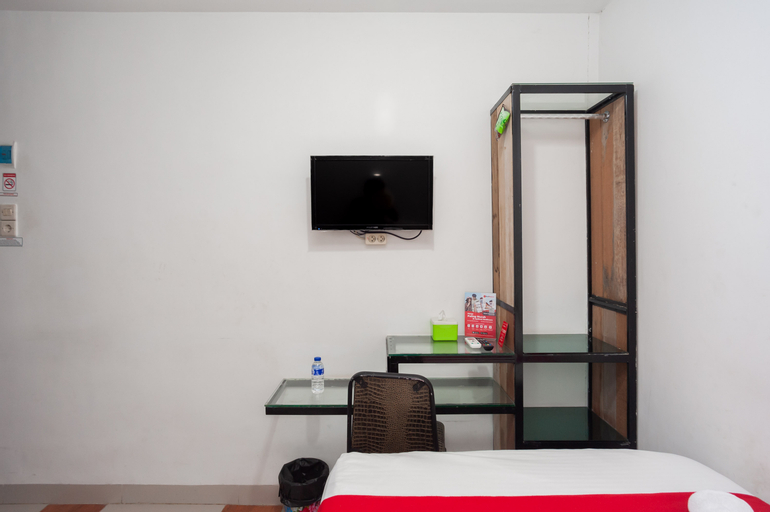 Bedroom 3, RedDoorz near Jembatan Makalam, Jambi