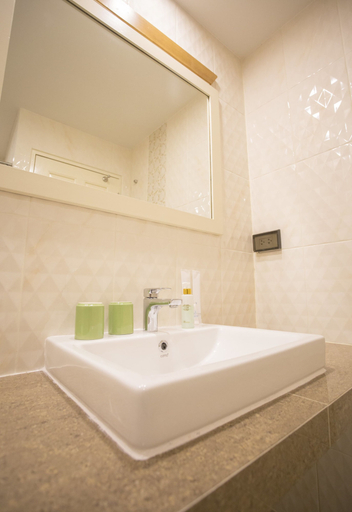 Bathroom 3, J&Y Hotel, Chatuchak