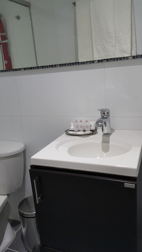 Bathroom 5, Hotel Florencia Plaza, Medellín