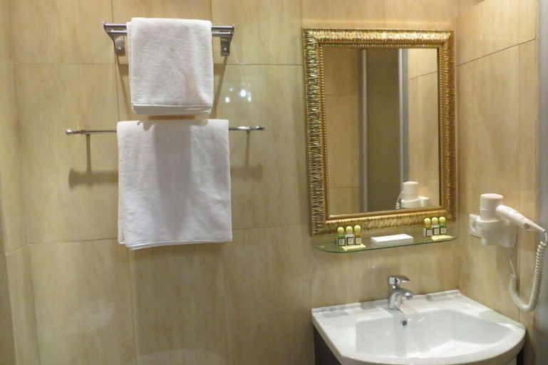 Bathroom 3, Lubyanka Art Hotel, Central
