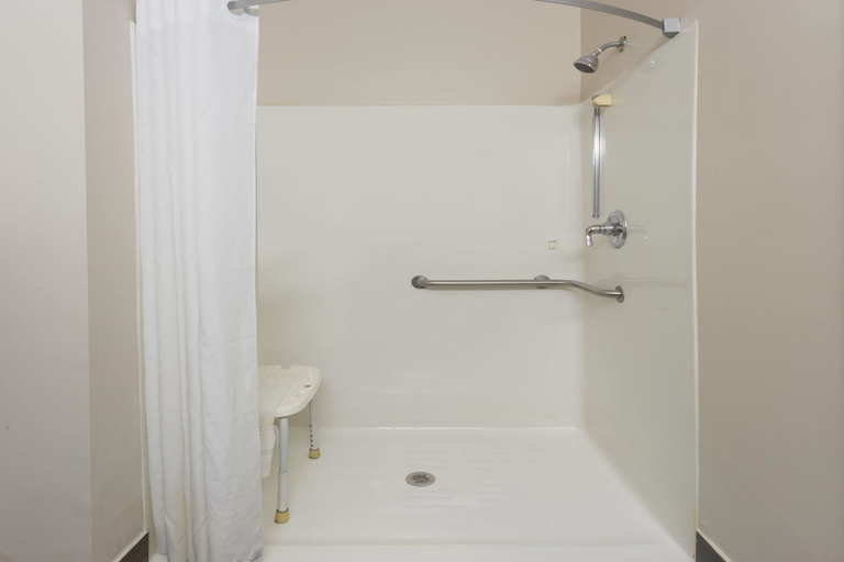 Bathroom 4, Baymont by Wyndham Anderson, Madison