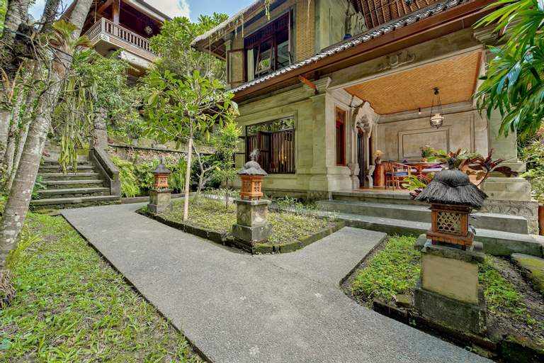Exterior & Views 8