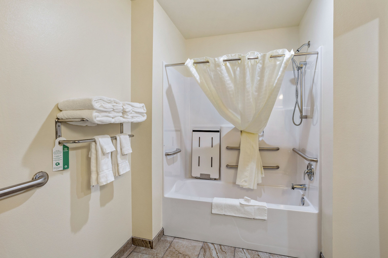 Bathroom 4, Cobblestone Hotel & Suites-Little Chute, Outagamie