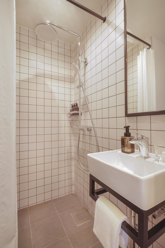 Bathroom 5, lyf Tenjin Fukuoka, Fukuoka
