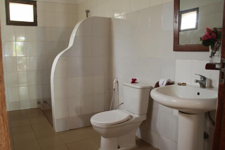 Bathroom 4, Panga Chumvi Beach Resort, Kaskazini 'A'