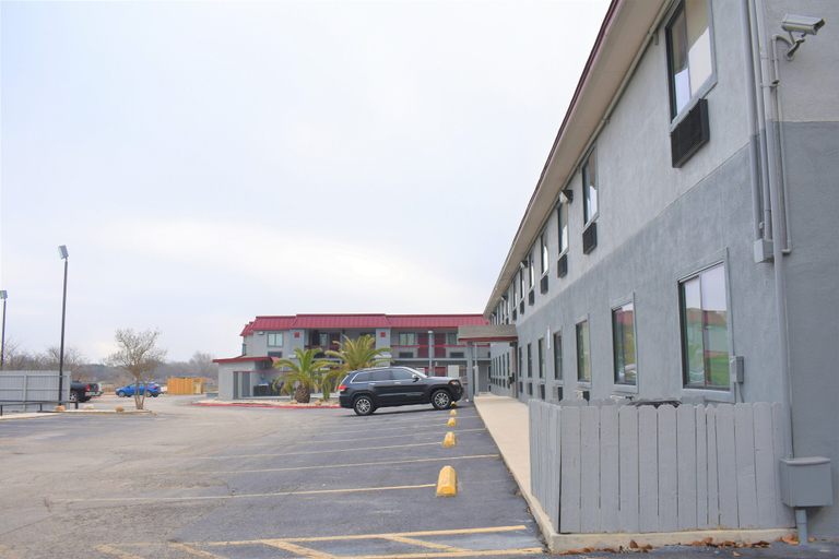 Exterior & Views 2, Super 8 by Wyndham New Braunfels I-35, Comal