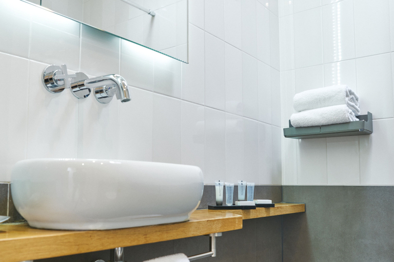 Bathroom 4, Alp de Veenen Hotel, Amstelveen
