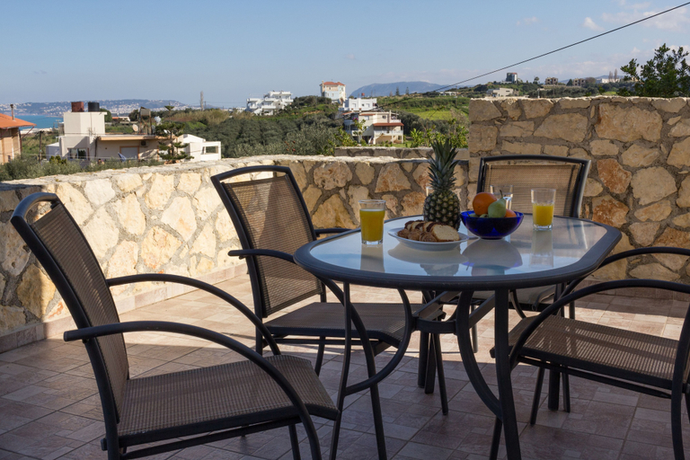 Others 4, Like Home, Crete