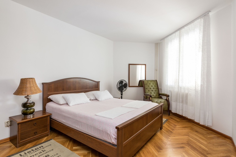 Bedroom 2, Spacious & Clean Condo near Beach, Split