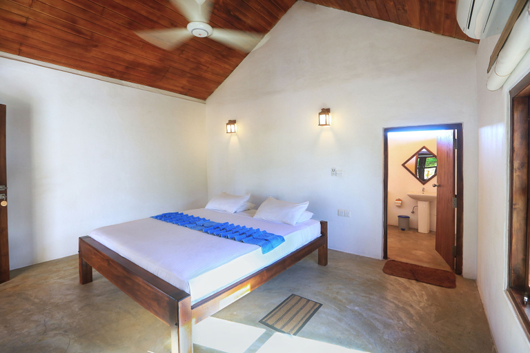 Bedroom 4, Paper Moon Kudils, Pothuvil