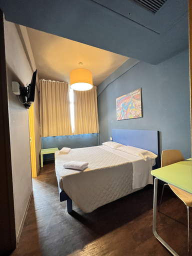 Bedroom 4, Garden Blue, Florence