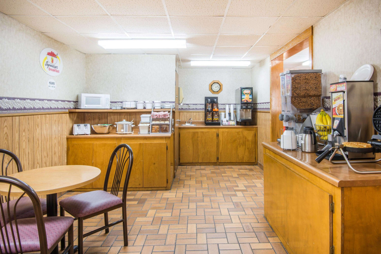 Food & Drinks 5, Super 8 by Wyndham Nevada, Vernon