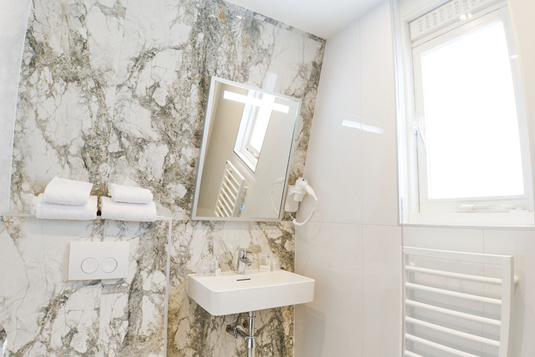 Bathroom 4, Alp de Veenen Hotel, Amstelveen