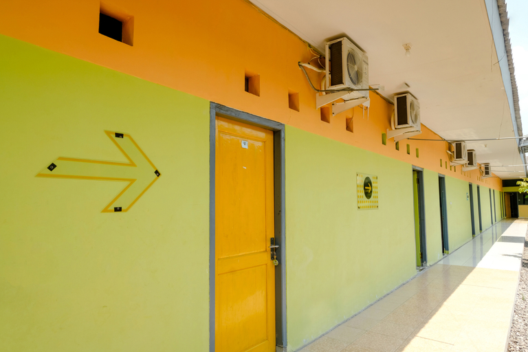 Public Area 3, Spot On 1773 Ilyasa Family, Madiun