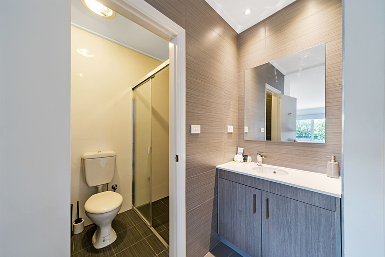 Bathroom 3, Carlton Suites, Goulburn Mulwaree - Goulburn