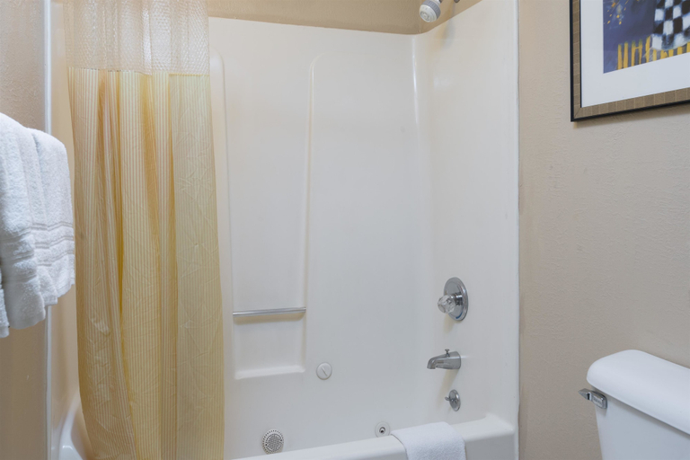 Bathroom 4, Days Inn by Wyndham Pinole Berkeley, Contra Costa