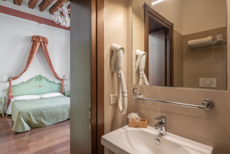 Bathroom 5, Hotel Al Sotoportego, Venezia
