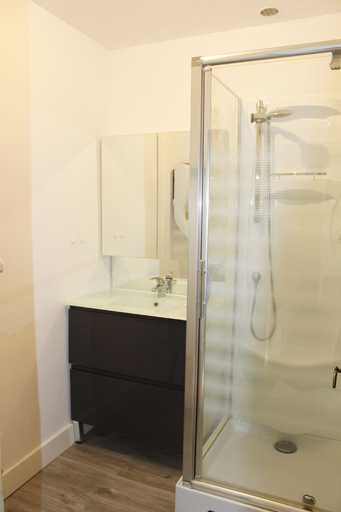 Bathroom 5, Domaine de Syam, Jura
