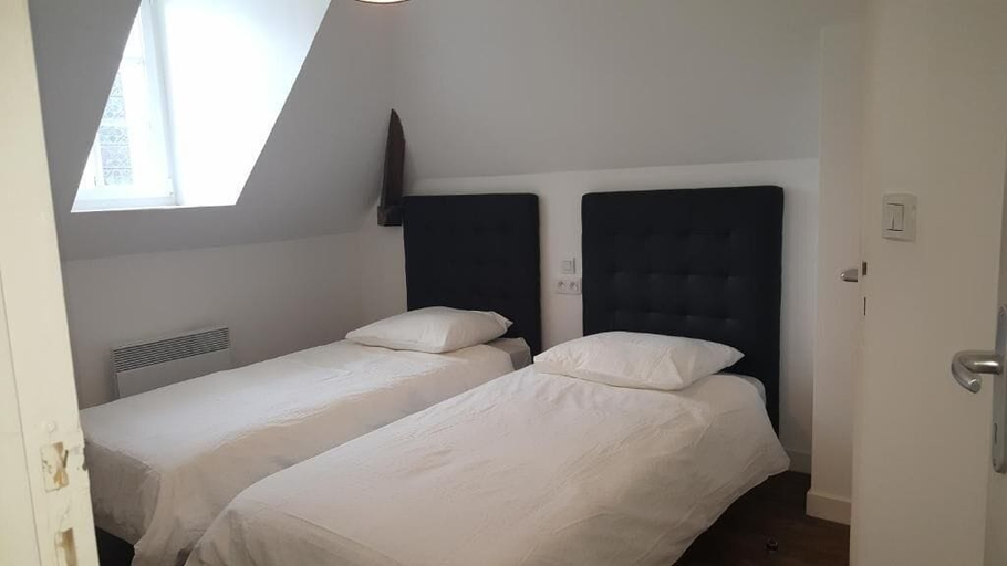 Bedroom 4, Hotel au Pigeon Blanc, Mayenne