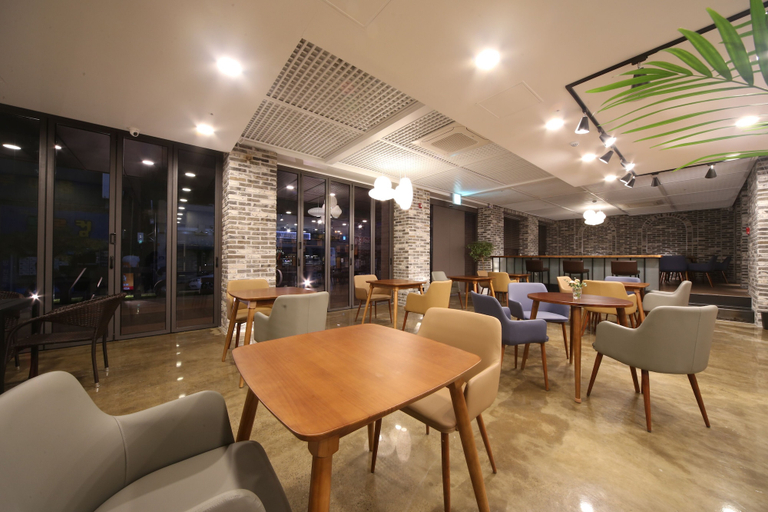 Food & Drinks 4, Noble Stay, Buk