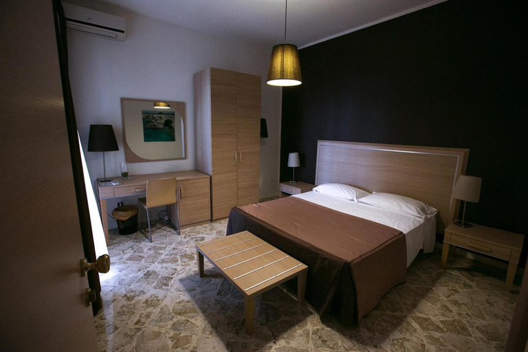 Bedroom 4, Villa del Mar, Bari