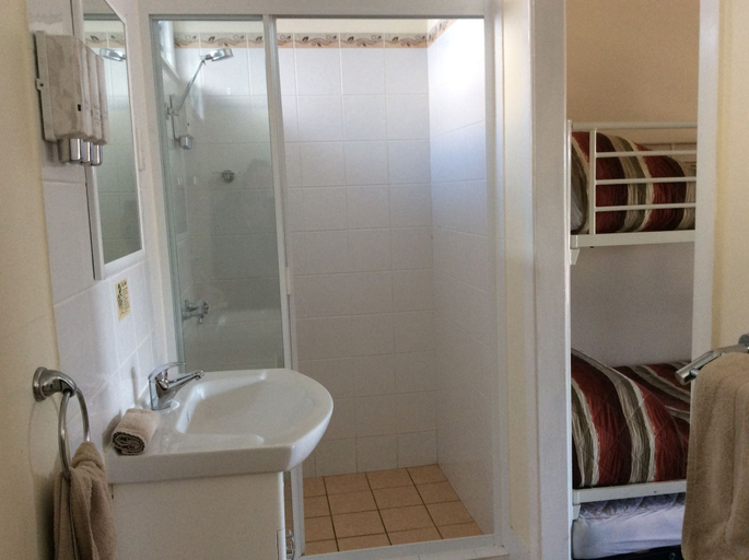 Bathroom 5, Kingaroy Country Motel, Kingaroy