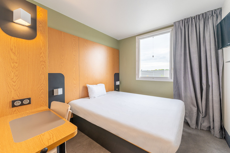 Bedroom 4, B&B HOTEL Lieusaint Carré Sénart, Seine-et-Marne