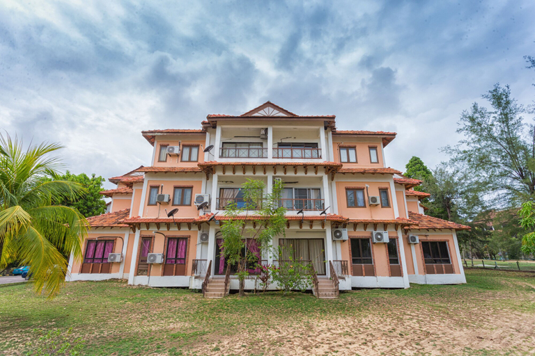 Exterior & Views