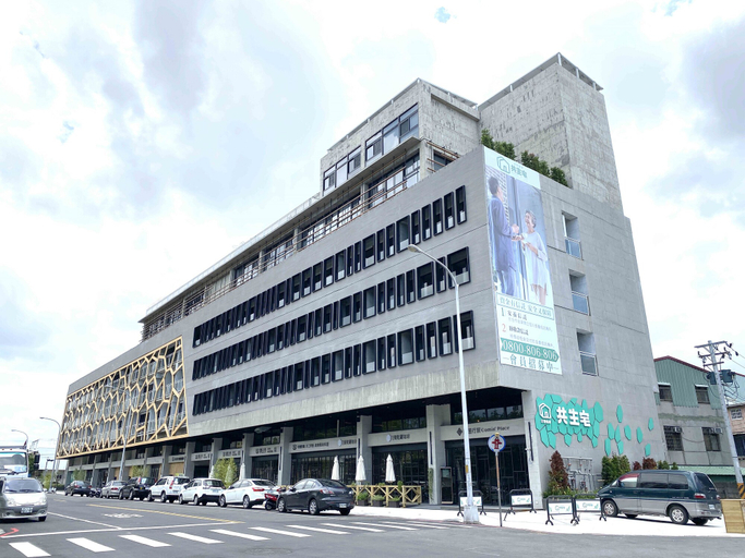 Exterior & Views
