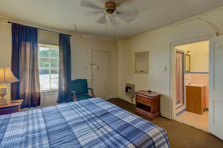Bedroom 3, Asam Hotel, Warren