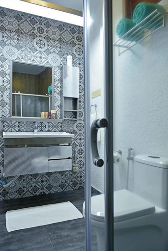 Bathroom 3, Veli Vilaa, Kaafu Atoll