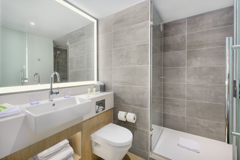 Bathroom 4, Courtyard by Marriott Paris Charles de Gaulle Central Airport, Val-d'Oise