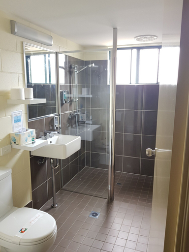 Bathroom 3, Harbour Lodge Motel Gladstone, Gladstone