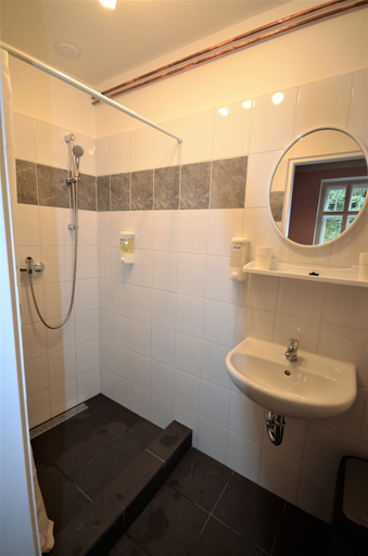 Bathroom 4, Travel & Joy backpackers, Praha 1