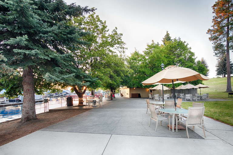 Food & Drinks 5, Red Lion Hotel Templin's on the River, Kootenai