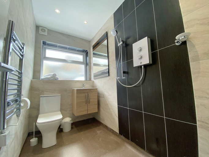 Bathroom, Kensington Suite Sasco Apartments, Blackpool