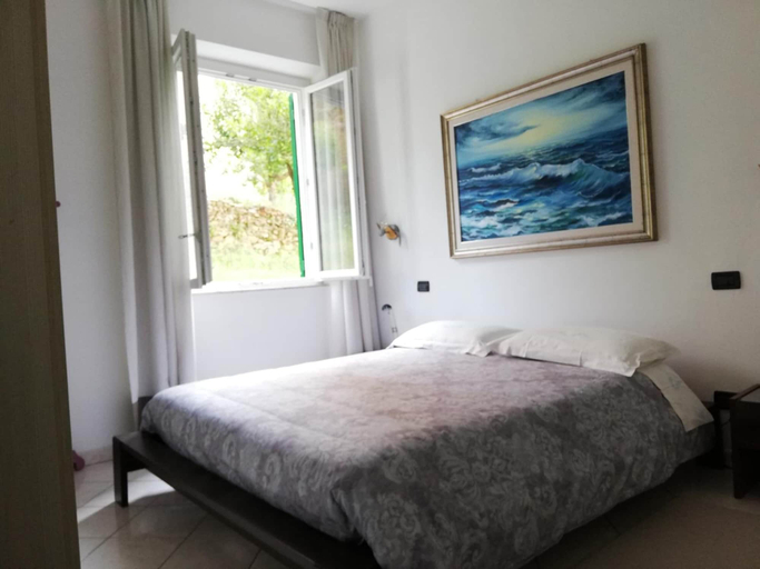 Bedroom 2, Là Mì Cà, La Spezia