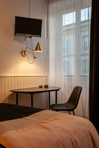 Bedroom 2, Hôtel du Commerce, Saône-et-Loire