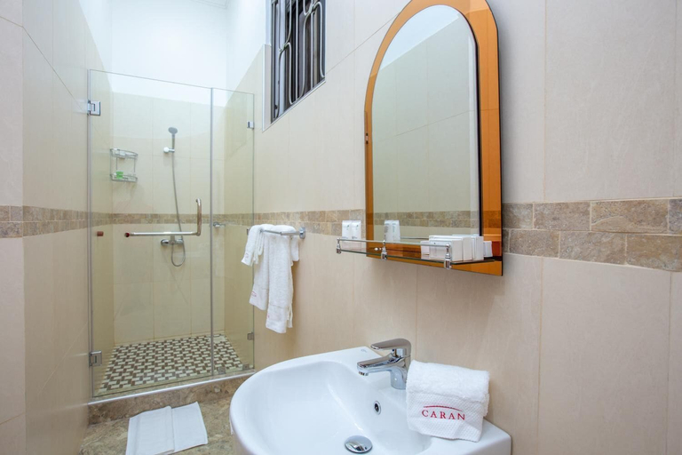 Bathroom 4, Caran Hotel Apartments, Kampala