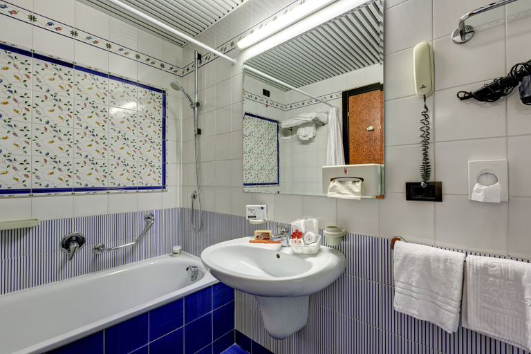 Bathroom 5, Hotel San Pietro, Brescia
