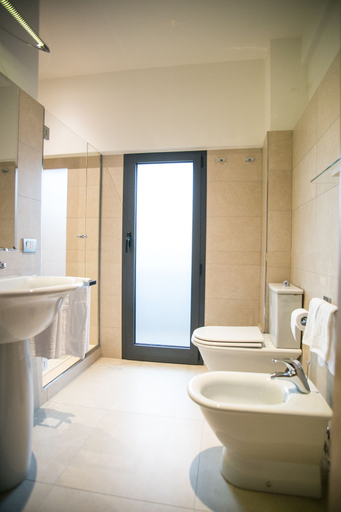 Bathroom 5, Hotel Touring, Modena