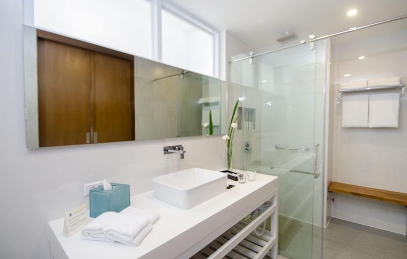 Bathroom 5, Coast Boracay, Malay