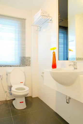 Bathroom 4, The Inn Saladaeng, Bang Rak