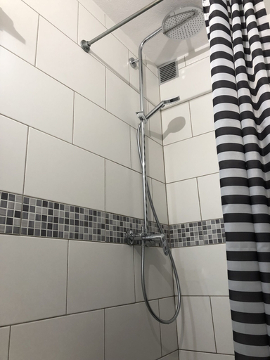 Bathroom 4, Lannexe des Sables, Var