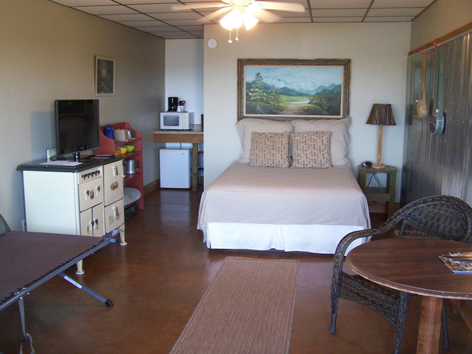 Bedroom 4, Pointe West Resort Motel, Carroll