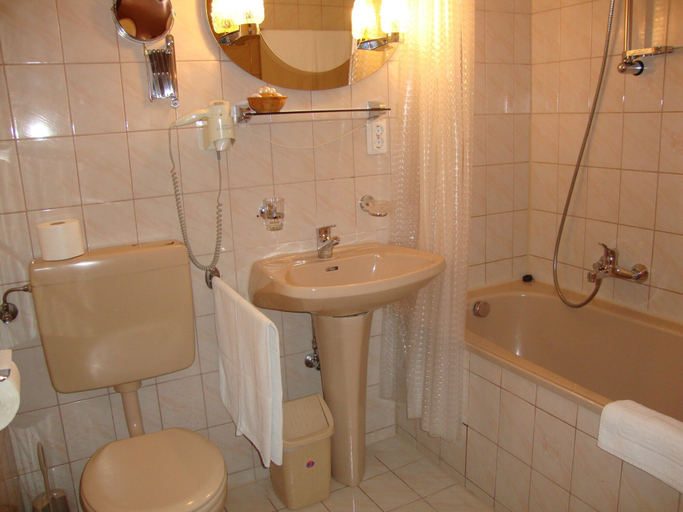 Bathroom 4, Hotel Bajazzo, Wien