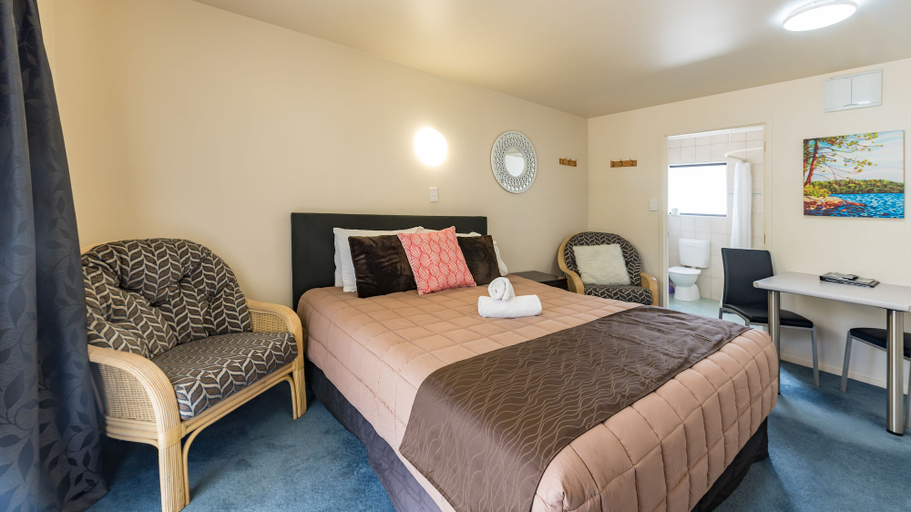 Bedroom 3, Dolphin Motel, Far North