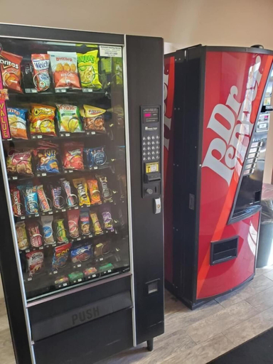 Food & Drinks 5, Super 8 by Wyndham Taos, Taos