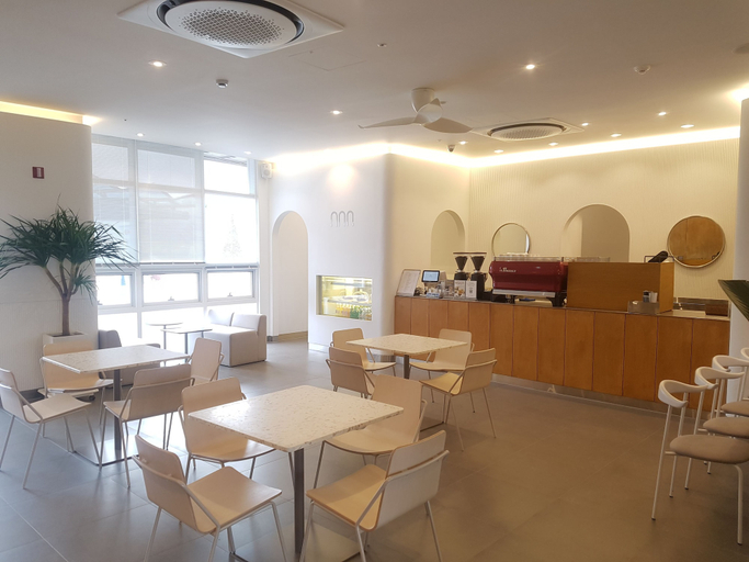 Food & Drinks 4, Ramada Hotel & Suites by Wyndham Gangwon Pyeongchang, Pyeongchang